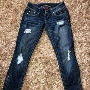 Destroyed low waisted straight leg jeans